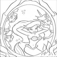 Раскраски с героями из мультфильма Русалочка (The Little Mermaid) - прихорашивается