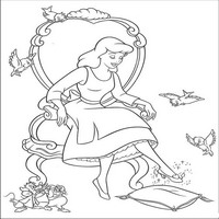 Раскраски с героями из мультфильма Золушка (Cinderella) - Золушка примеряет туфельку